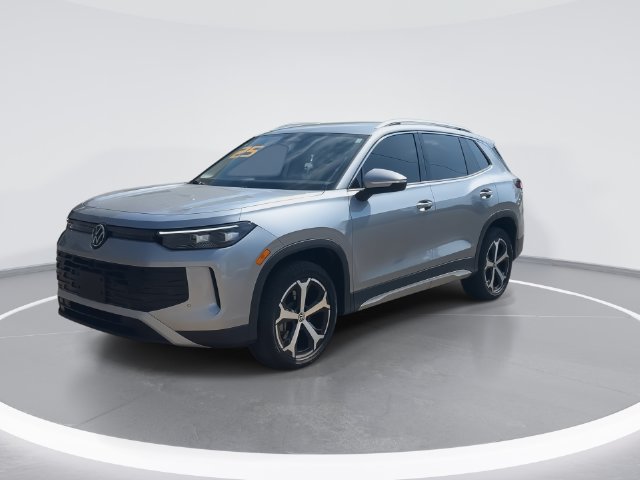 Used 2025 Volkswagen Tiguan SE AWD/4WD image 8