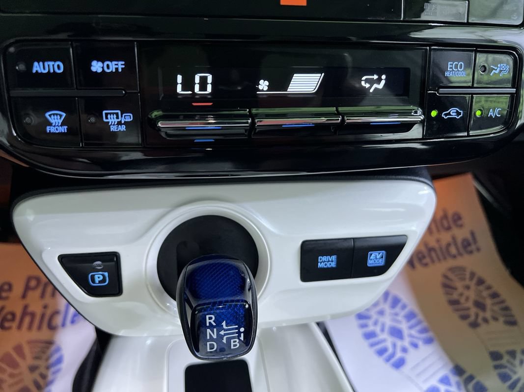 Used 2017 Toyota Prius FWD image 24