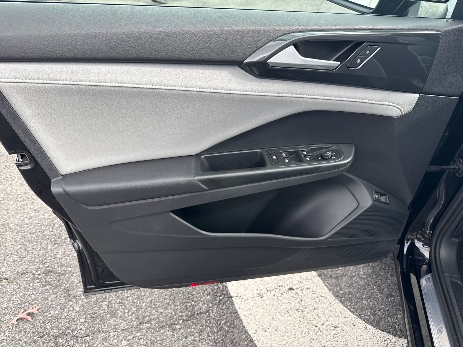 Certified 2022 Volkswagen Taos SEL image 11