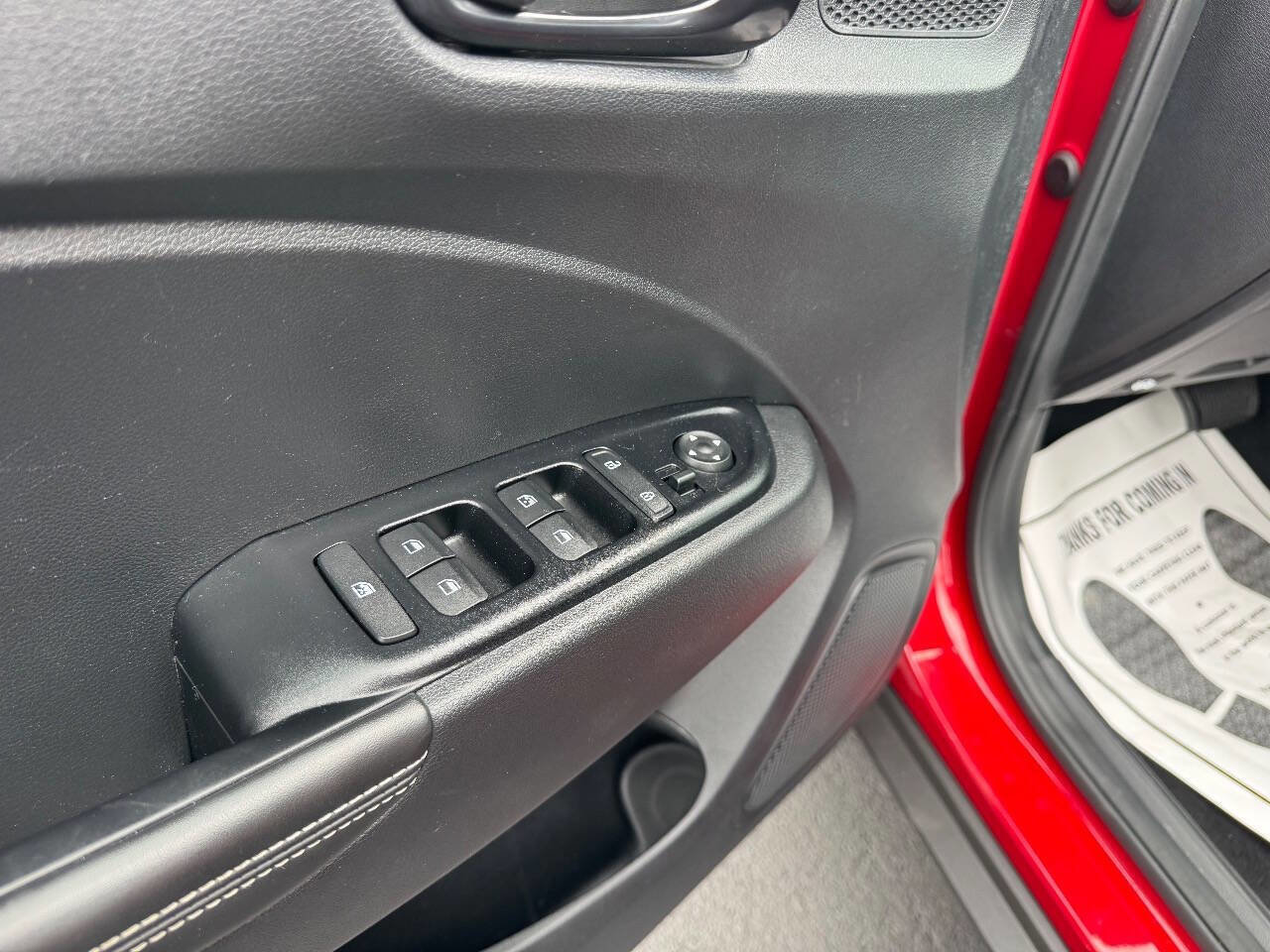 Used 2023 Hyundai Venue Limited image 14