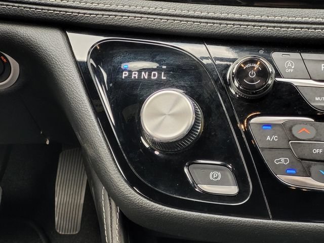 Used 2025 Chrysler Pacifica Limited FWD image 34
