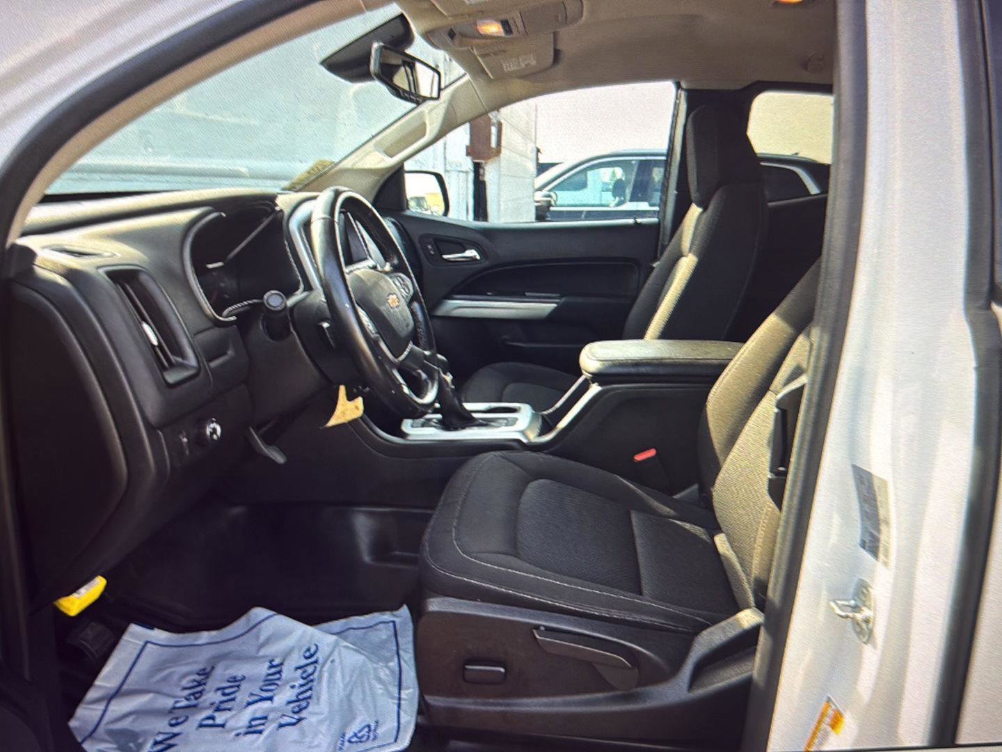 Used 2022 Chevrolet Colorado LT w/ Fleet Safety Package image 9