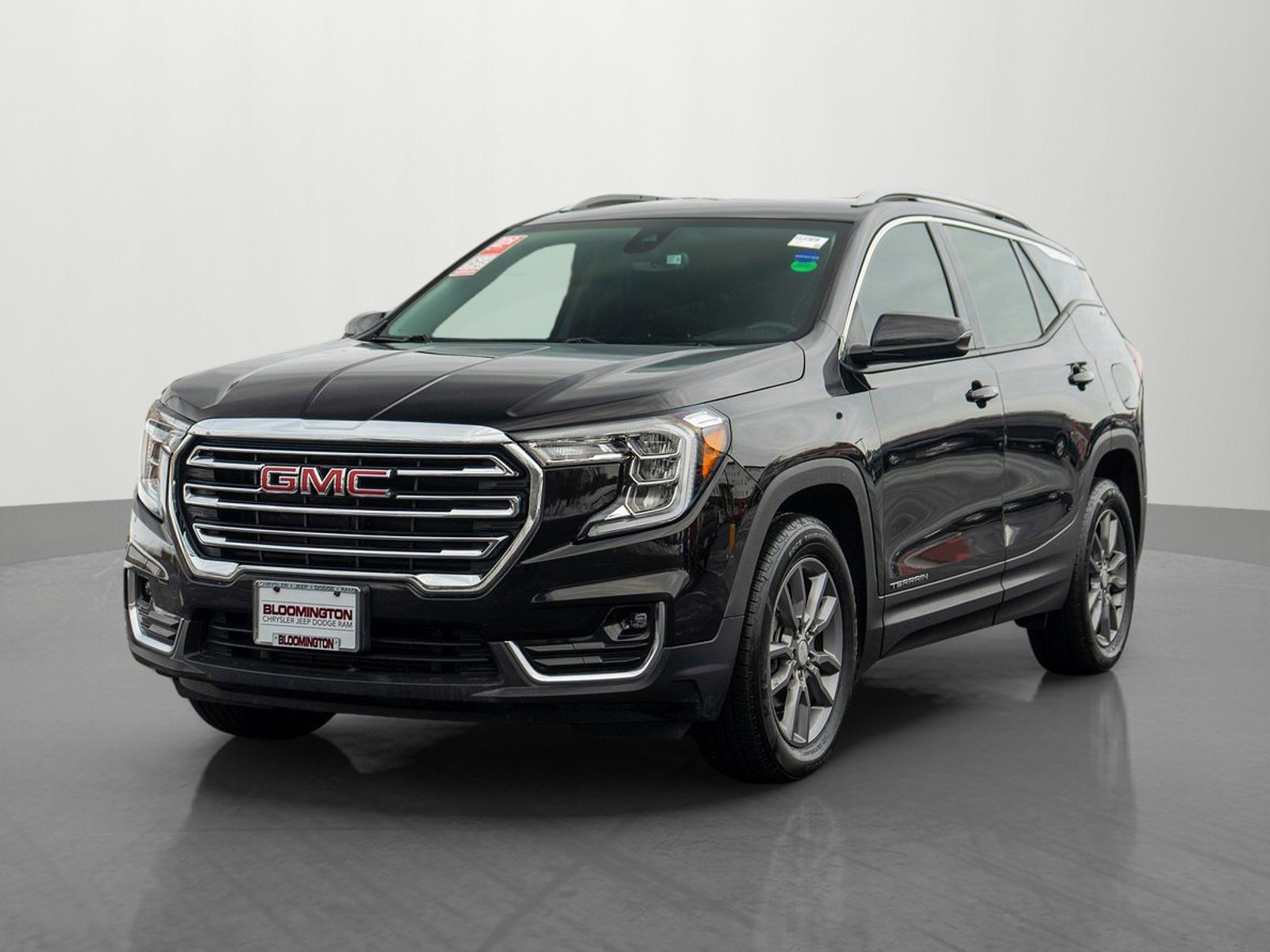 Used 2024 GMC Terrain SLT image 3