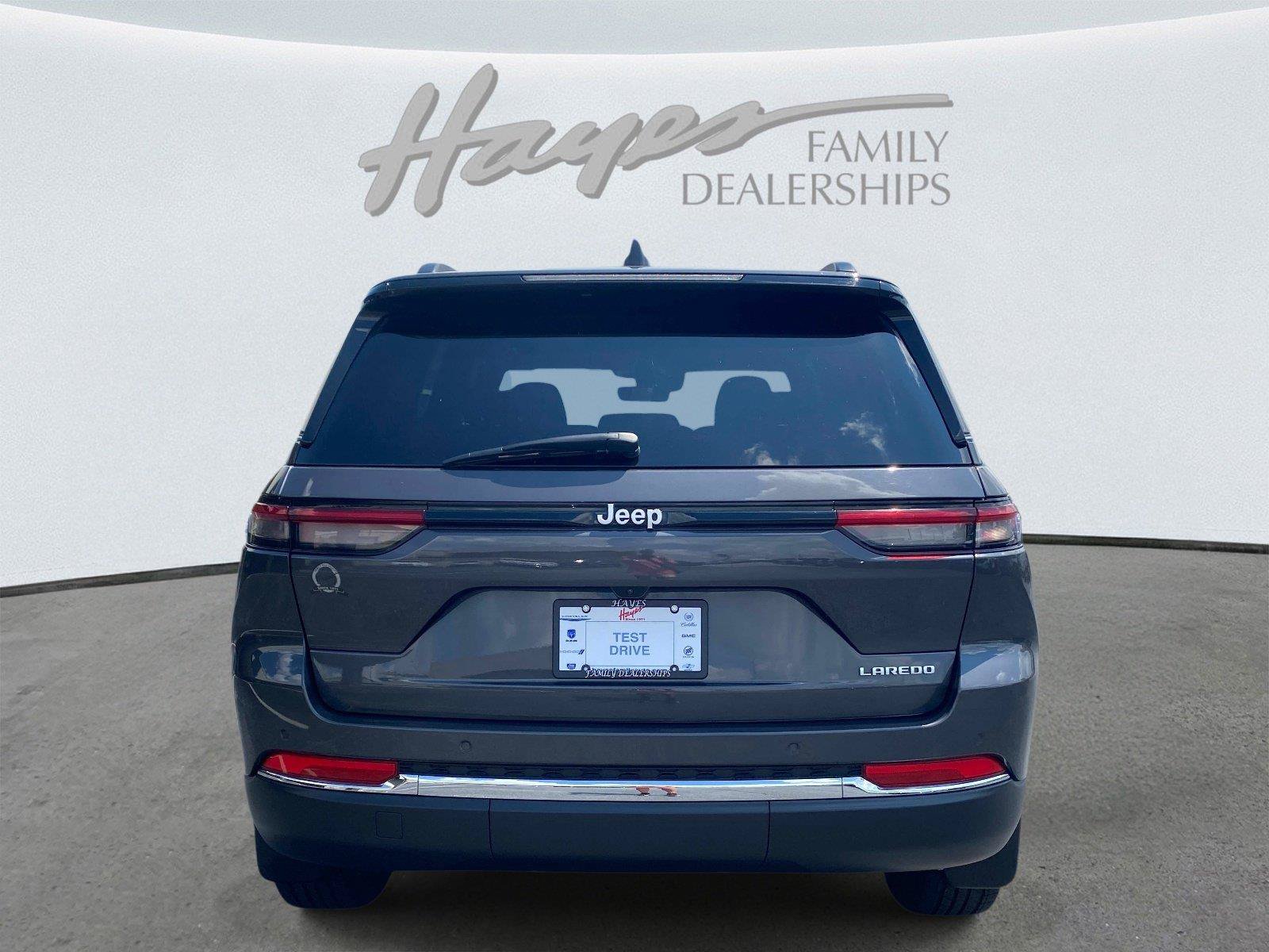 Used 2025 Jeep Grand Cherokee Laredo w/ MOPAR Finishing Package RWD image 4