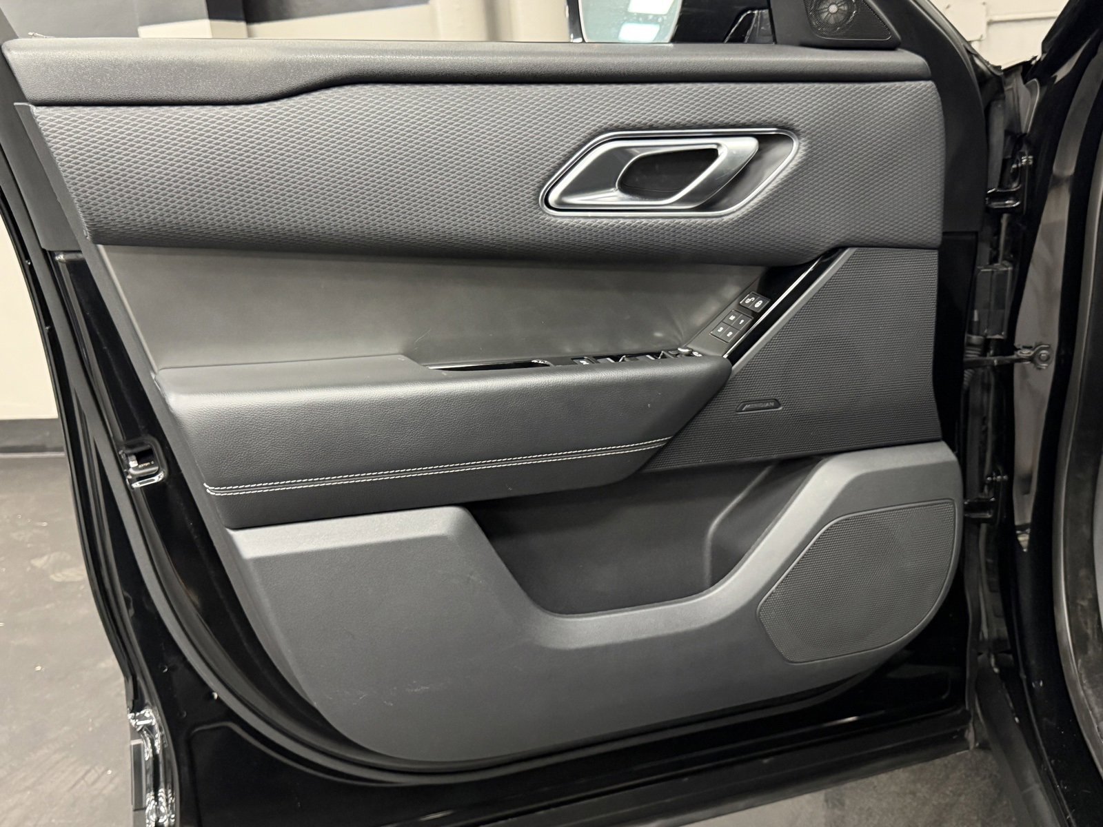 Used 2019 Land Rover Range Rover Velar S image 20