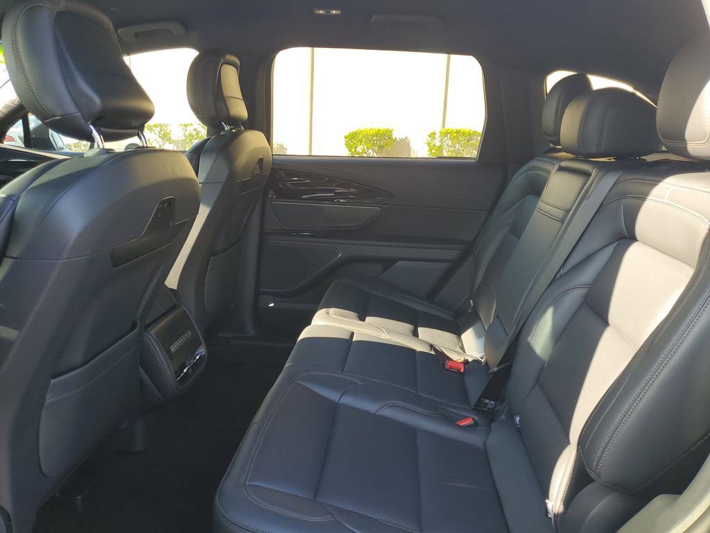 Used 2024 Lincoln Nautilus Premier w/ Jet Appearance Package image 20