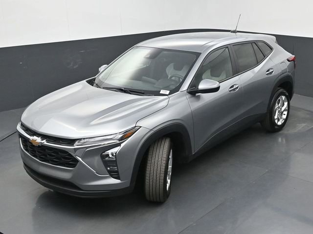 Used 2025 Chevrolet Trax LS w/ LS Convenience Package image 32