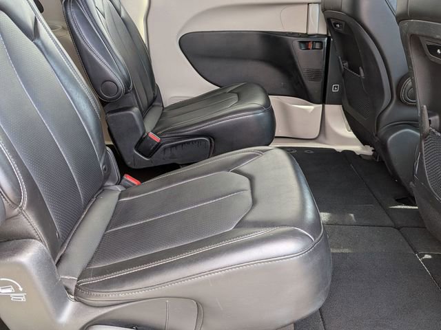 Used 2024 Chrysler Pacifica Touring-L FWD image 29
