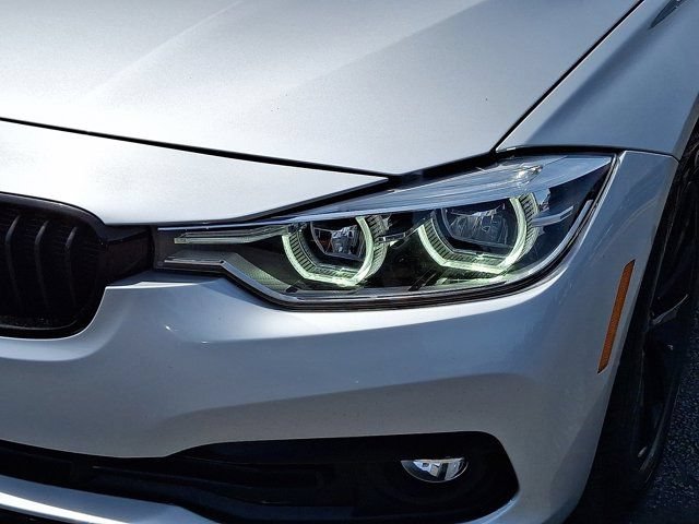 Used 2018 BMW 320i xDrive Sedan w/ Premium Package AWD/4WD image 12