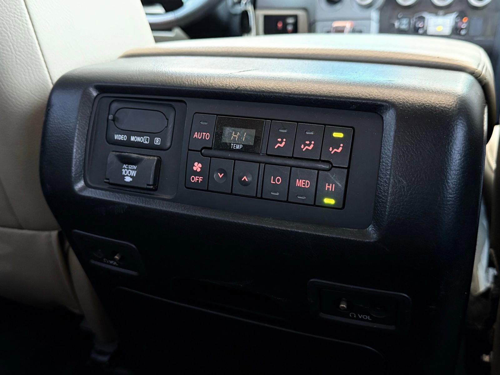 Used 2013 Toyota Sequoia Platinum image 38