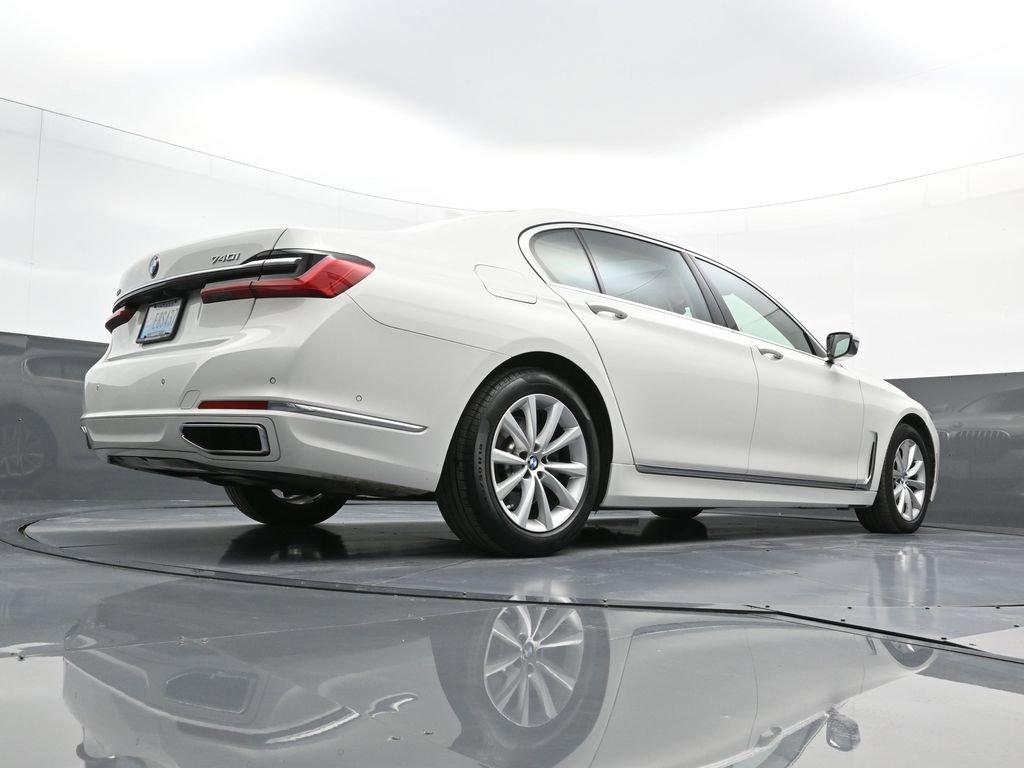 Used 2021 BMW 740i xDrive image 28