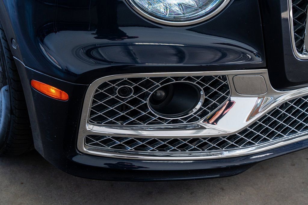 Used 2020 Bentley Flying Spur W12 image 20