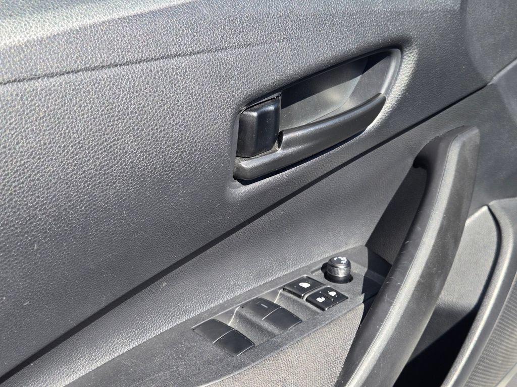 Used 2025 Toyota Corolla LE FWD image 18