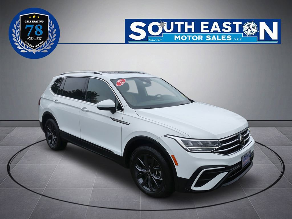 Used 2022 Volkswagen Tiguan SE w/ Panoramic Sunroof Package image 2