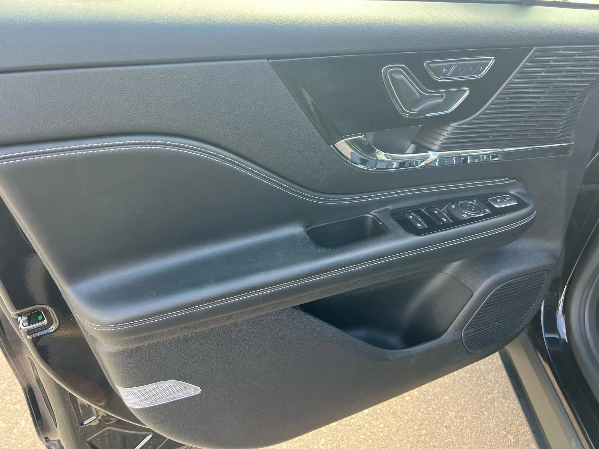 Used 2022 Lincoln Corsair AWD w/ Equipment Group 101A image 17