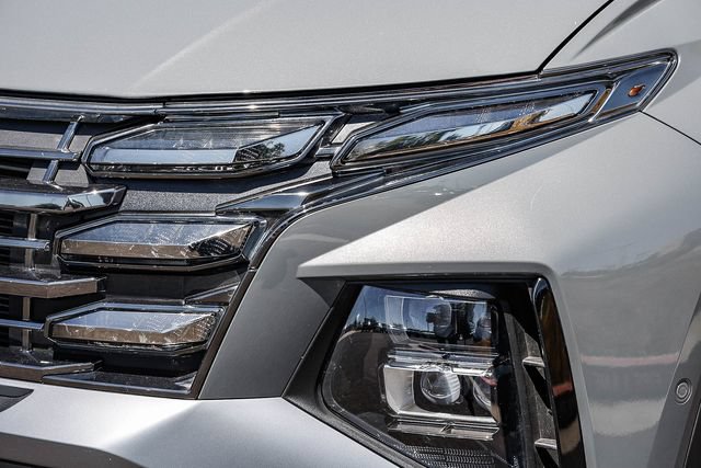 Certified 2025 Hyundai Tucson Limited FWD image 8