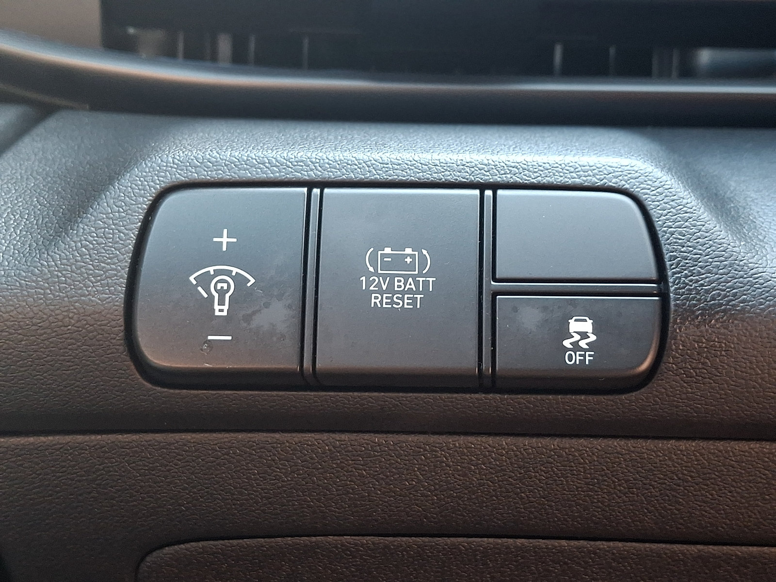 Used 2025 Hyundai Elantra SEL FWD image 23