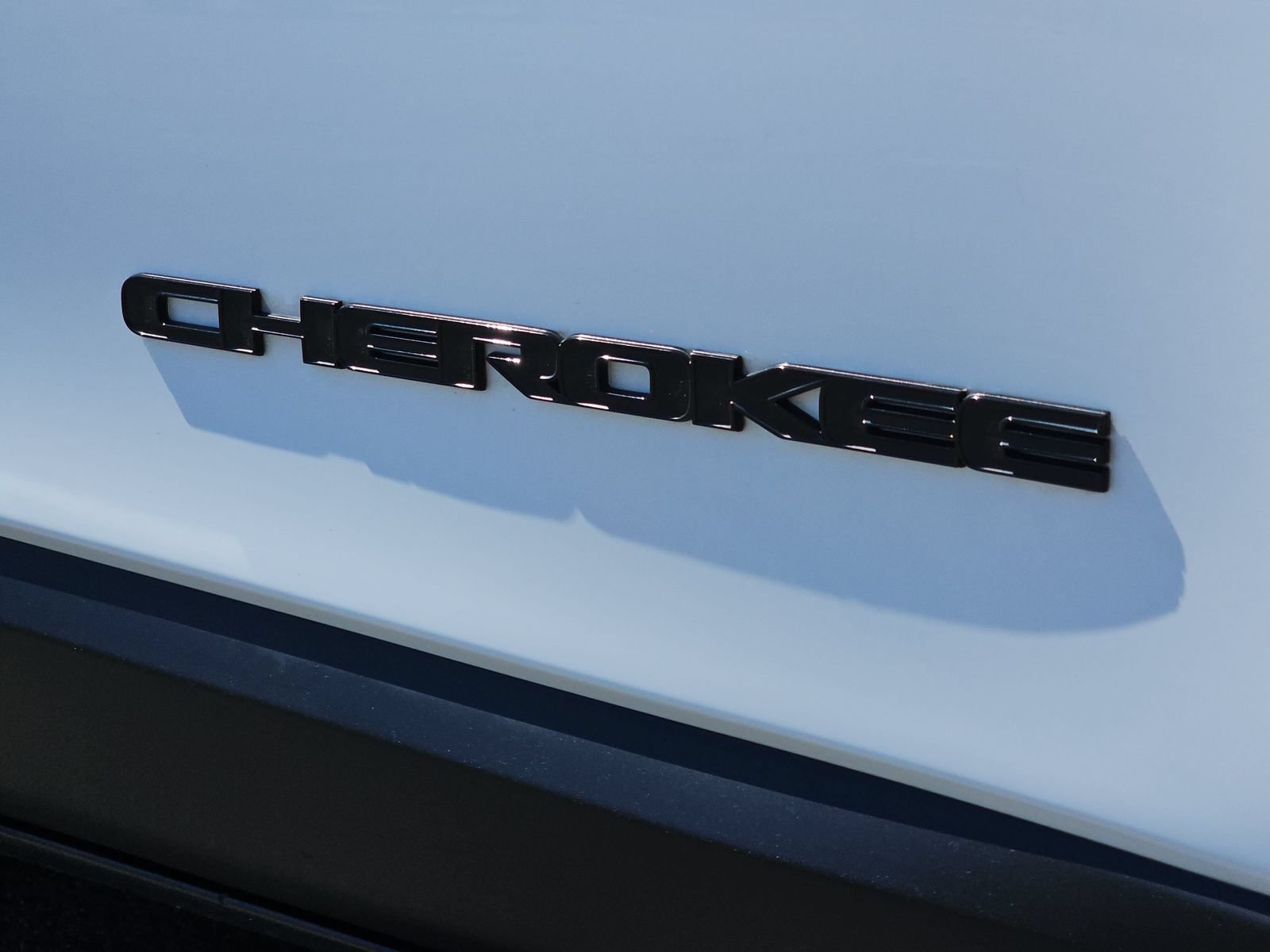 Used 2019 Jeep Cherokee Latitude Plus FWD image 39