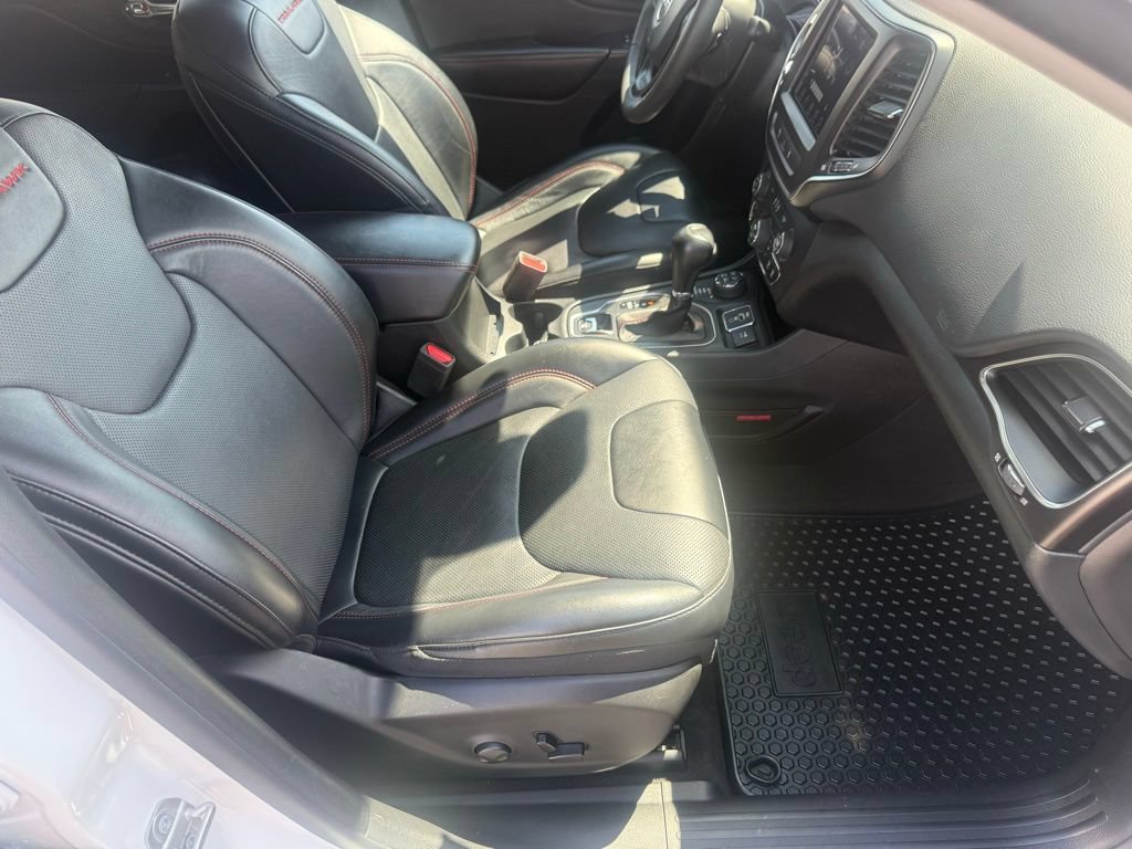 Used 2022 Jeep Cherokee Trailhawk w/ Premium Leather Package AWD/4WD image 58