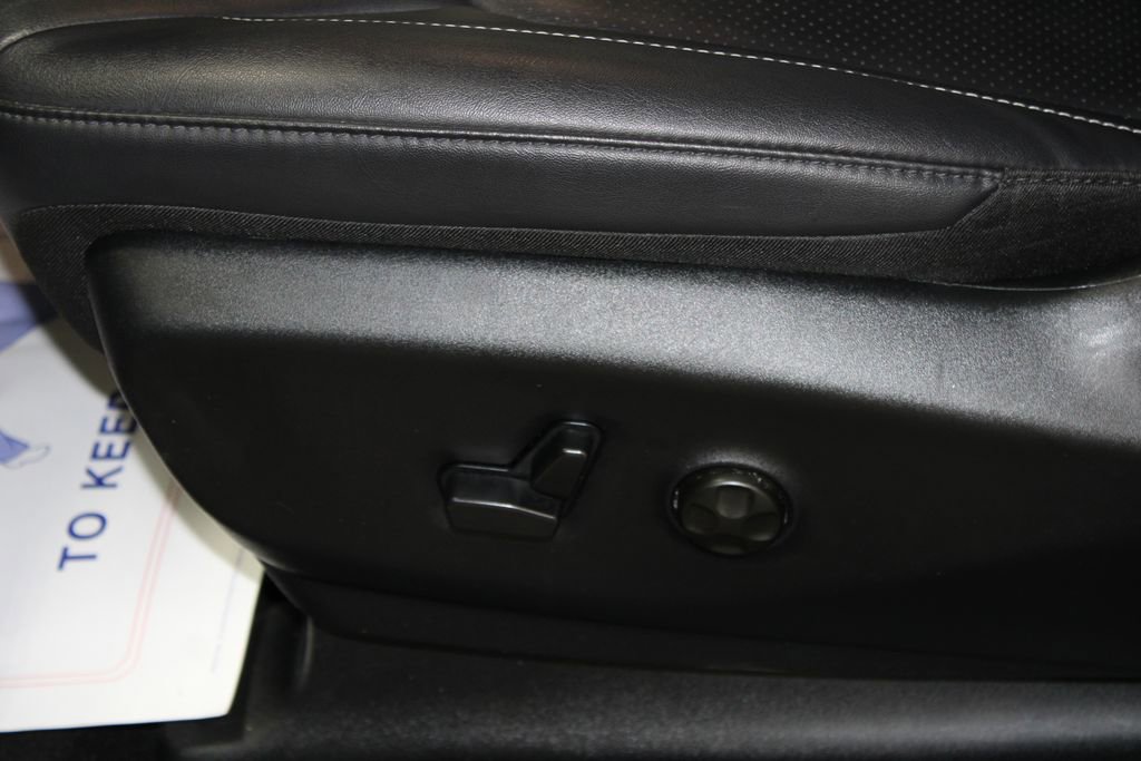 Used 2025 Chrysler Pacifica Select image 14