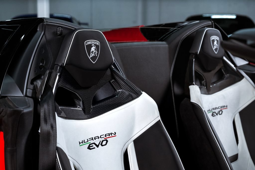 Used 2024 Lamborghini Huracan EVO AWD/4WD image 40