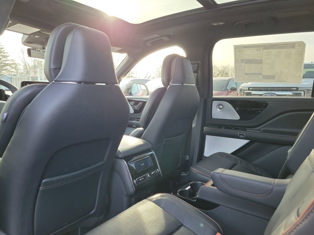 New 2026 Lincoln Aviator Black Label w/ Jet Appearance Package image 15