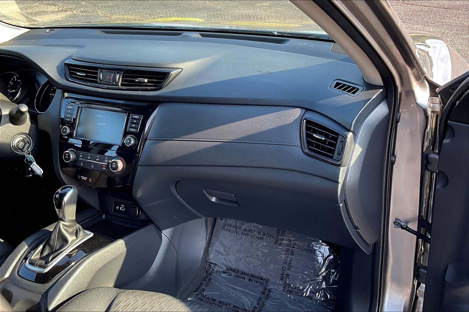 Used 2018 Nissan Rogue S image 17