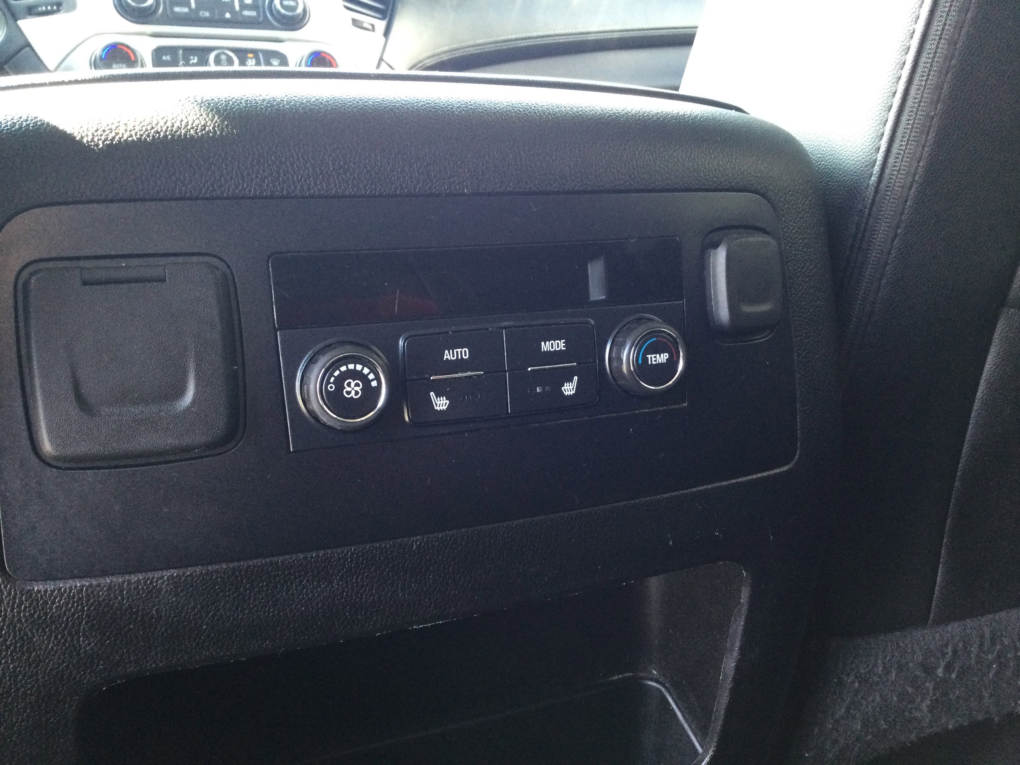 Used 2018 GMC Yukon XL SLT image 8