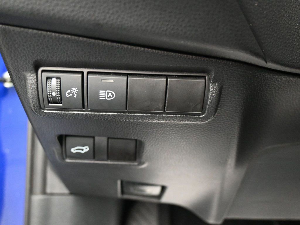 Used 2025 Toyota Corolla Cross XLE w/ Convenience Package FWD image 19