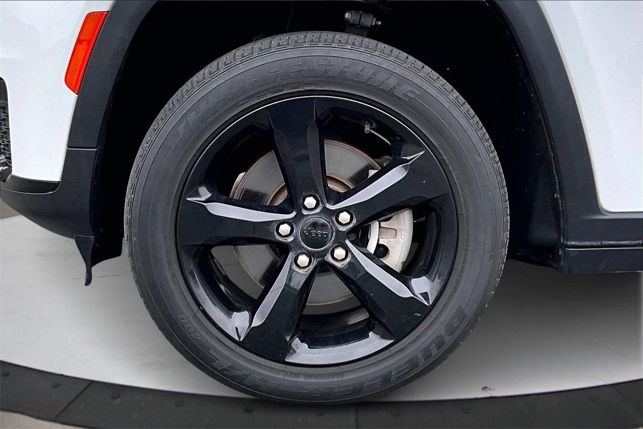 Used 2021 Jeep Grand Cherokee L Laredo image 32