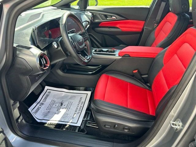 Used 2025 Chevrolet Equinox EV RS FWD image 13