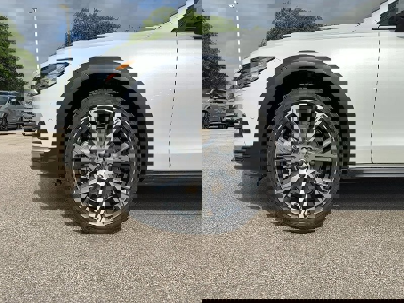 New 2025 Volvo V90 B6 Cross Country Ultra w/ Protection Package Premier image 10