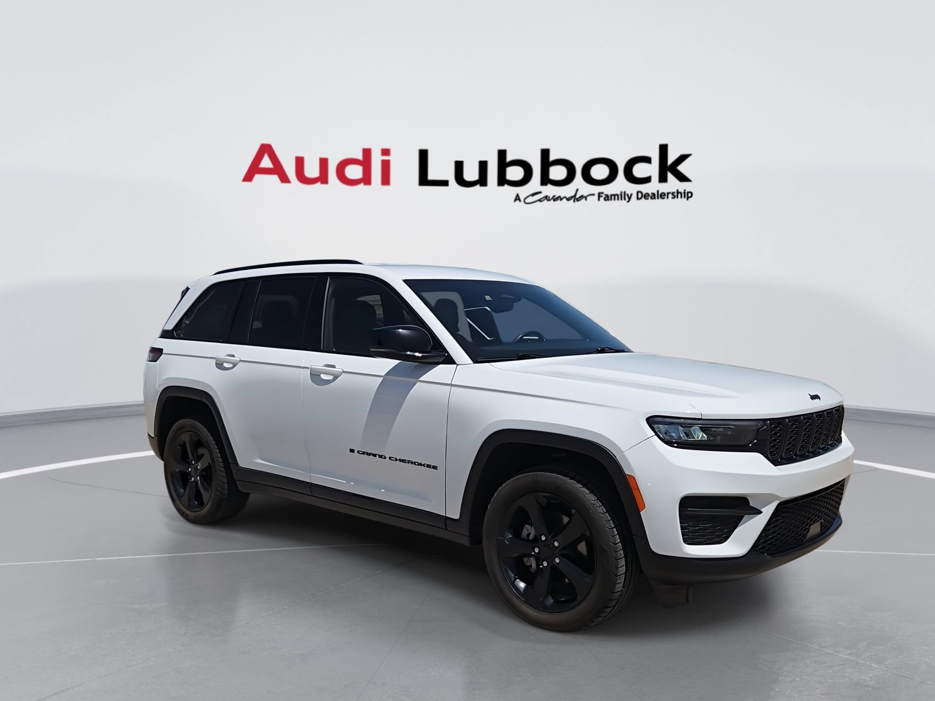 Used 2023 Jeep Grand Cherokee Altitude AWD/4WD image 2