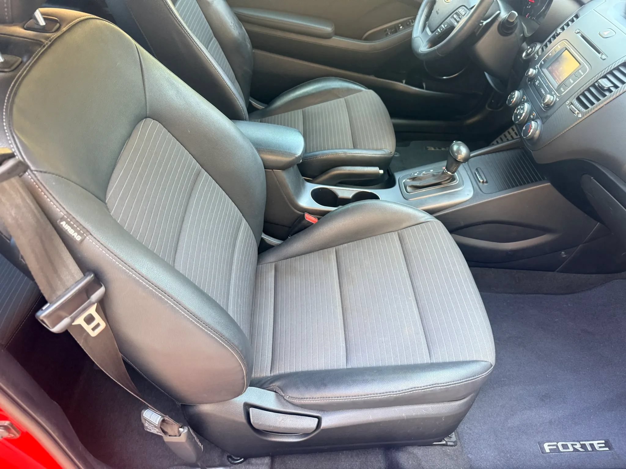 Used 2015 Kia Forte Koup SX FWD image 22
