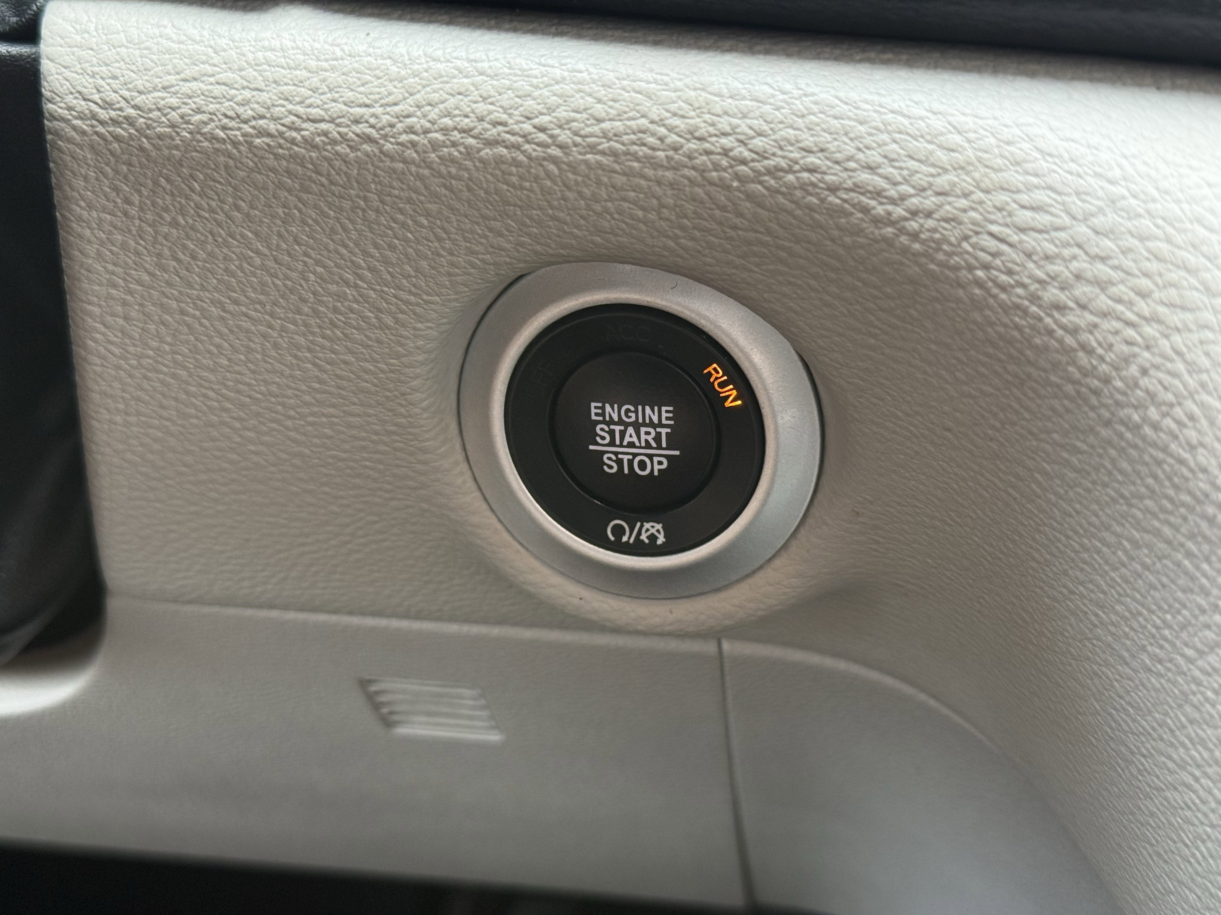 Used 2023 Chrysler Pacifica Touring-L image 23