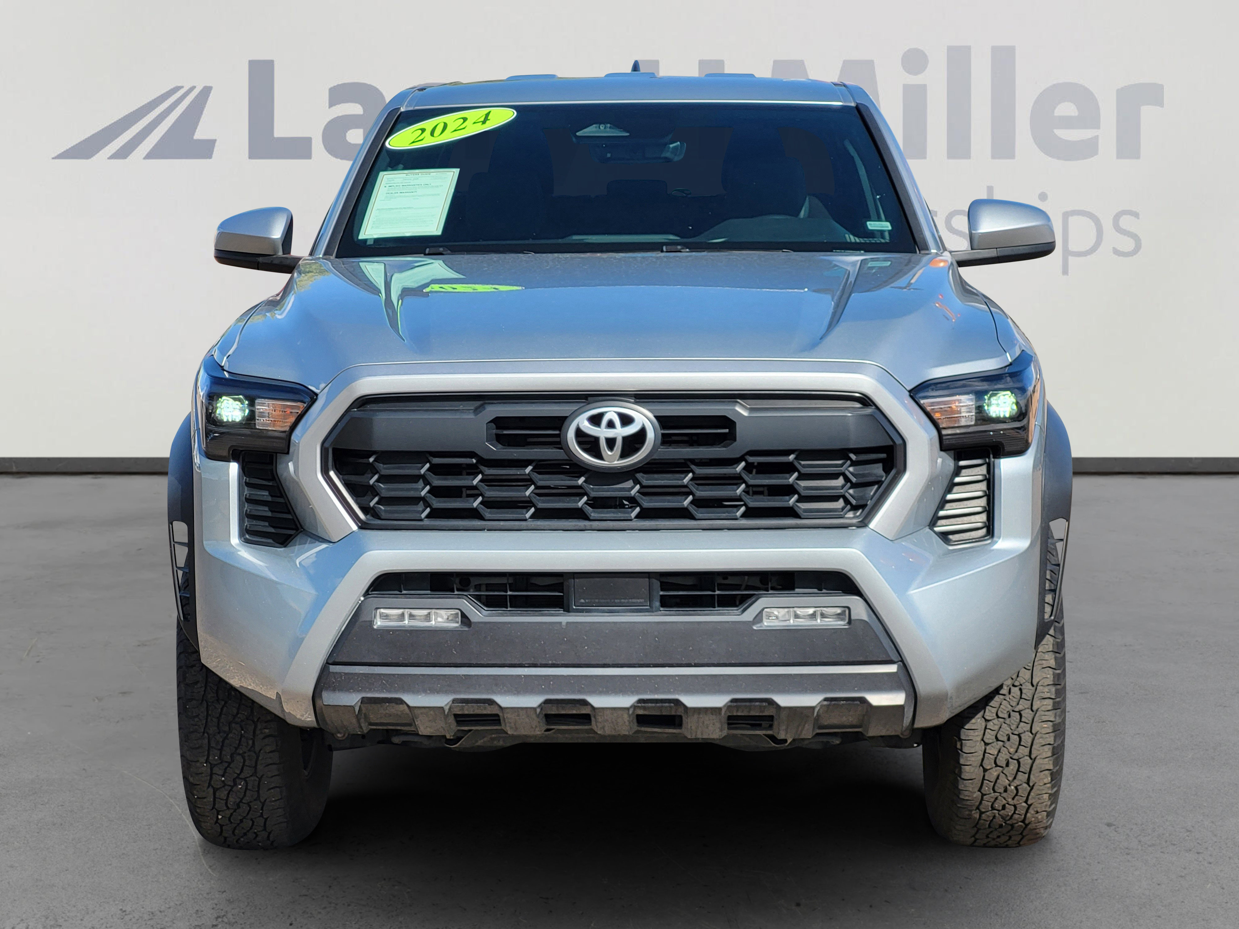 Used 2024 Toyota Tacoma TRD Off-Road image 9