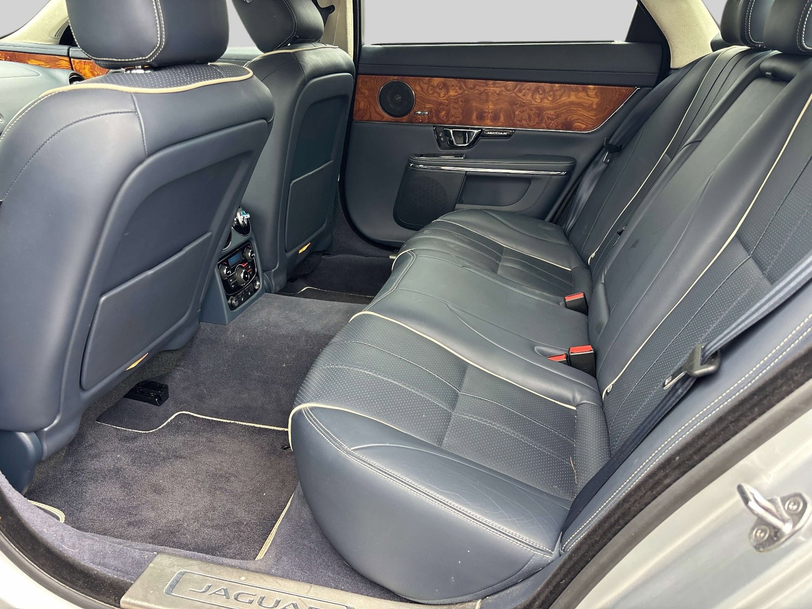 Used 2014 Jaguar XJ L Portfolio AWD/4WD image 9