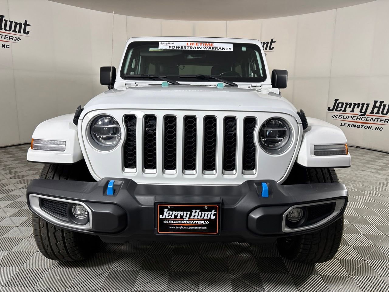 Used 2022 Jeep Wrangler Unlimited Sahara w/ Cold Weather Group AWD/4WD image 2