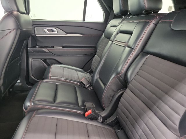 Used 2025 Ford Explorer ST-Line w/ ST-Line Street Pack AWD/4WD image 11