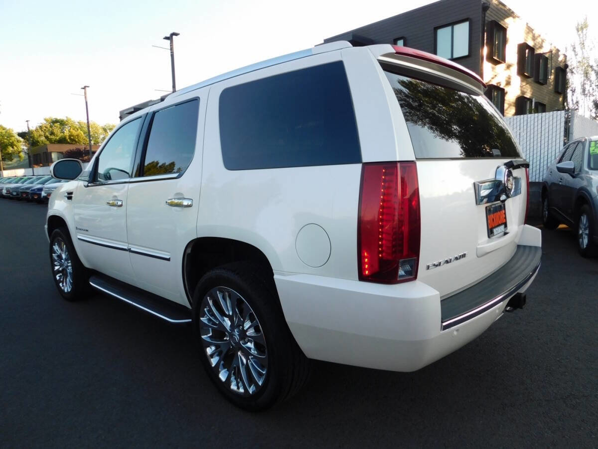 Used 2007 Cadillac Escalade AWD w/ Information Package image 3