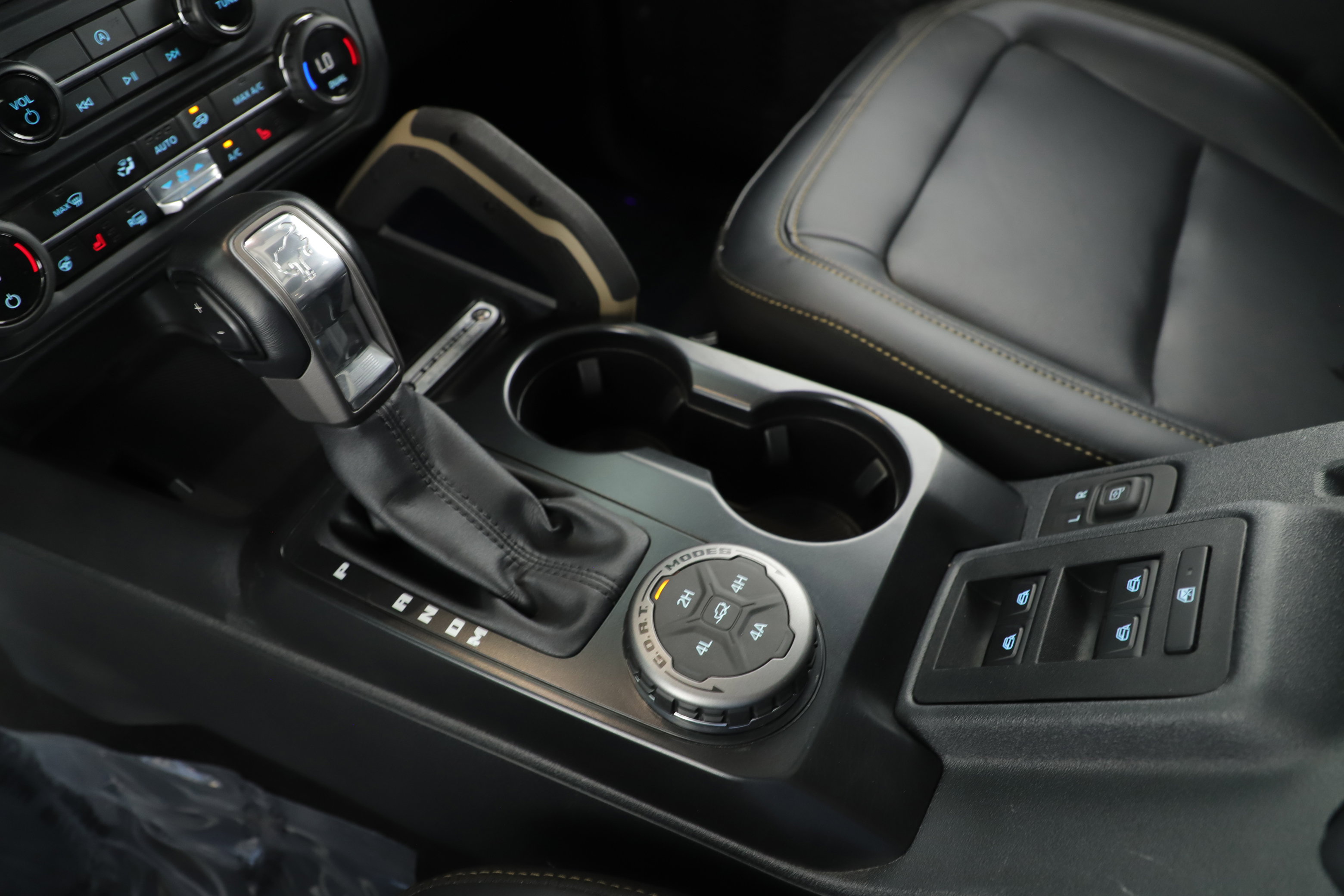 Used 2025 Ford Bronco Badlands image 15