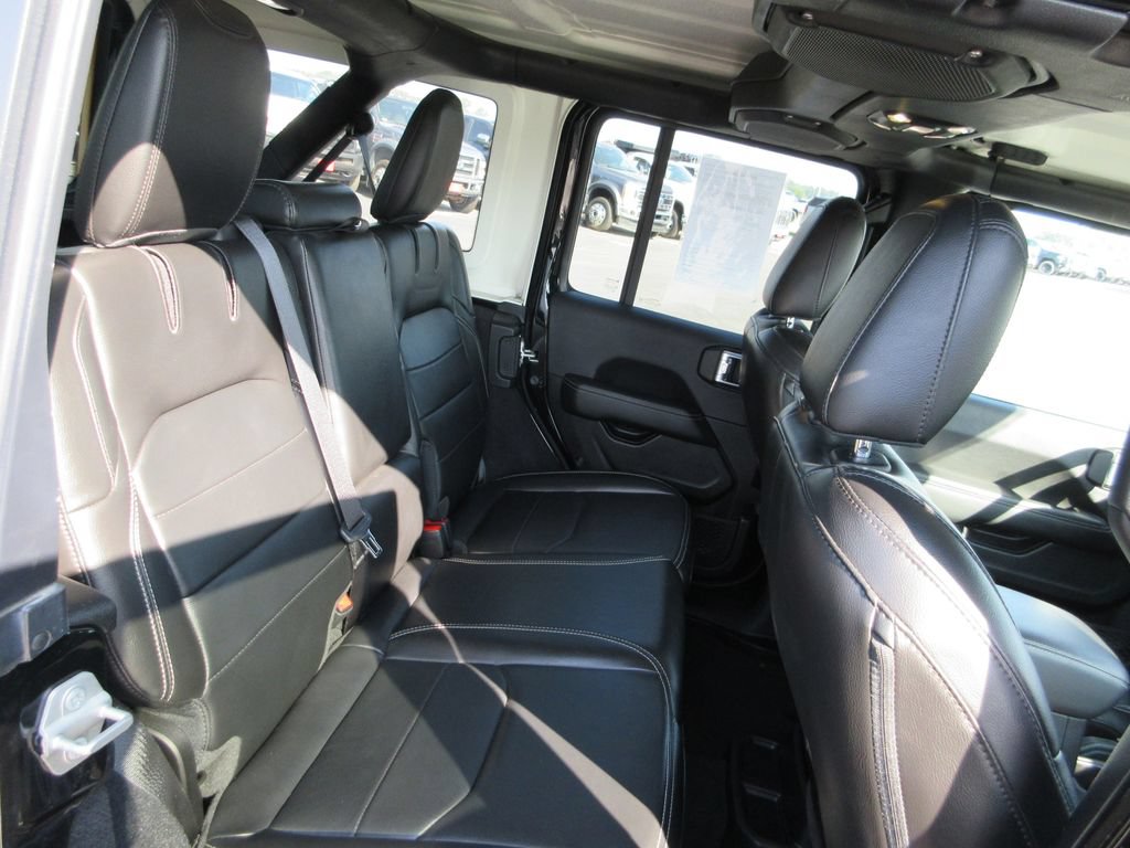 Used 2023 Jeep Wrangler Unlimited Sahara AWD/4WD image 23