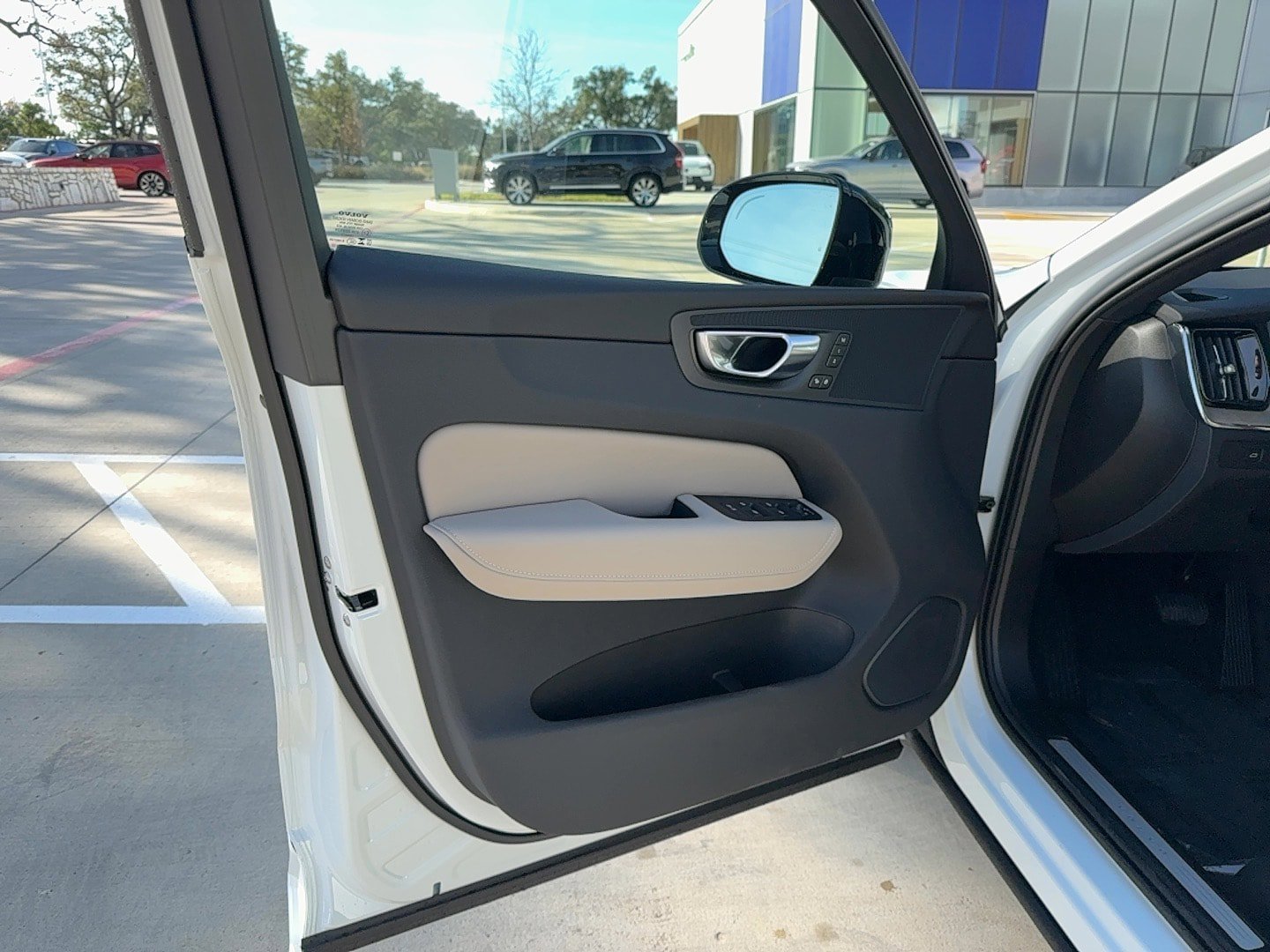 New 2026 Volvo XC60 B5 Core AWD/4WD image 11
