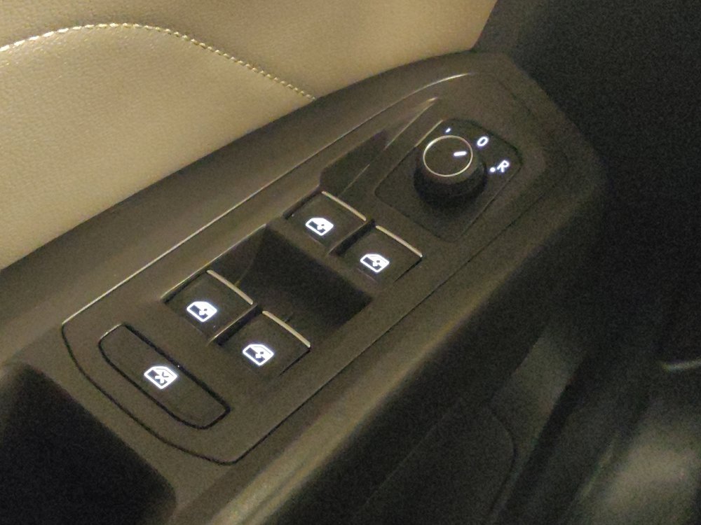Used 2022 Volkswagen Atlas Cross Sport SE FWD image 27