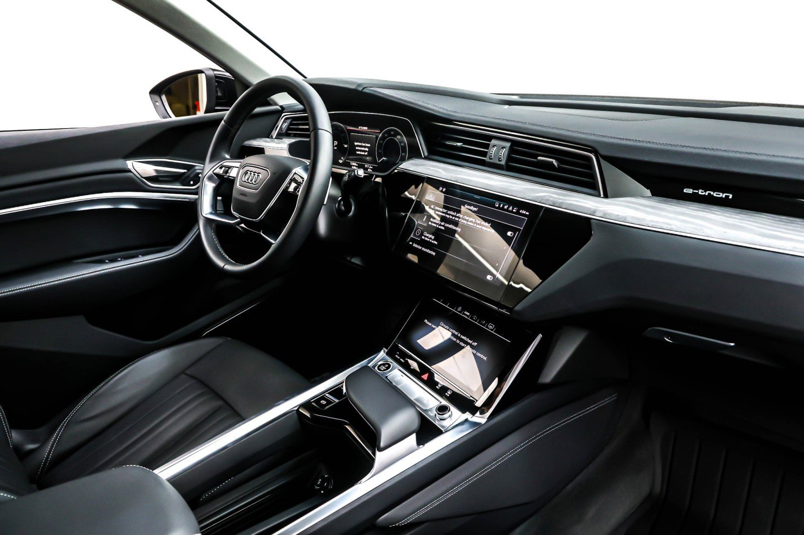 Used 2024 Audi Q8 e-tron Premium Plus image 16