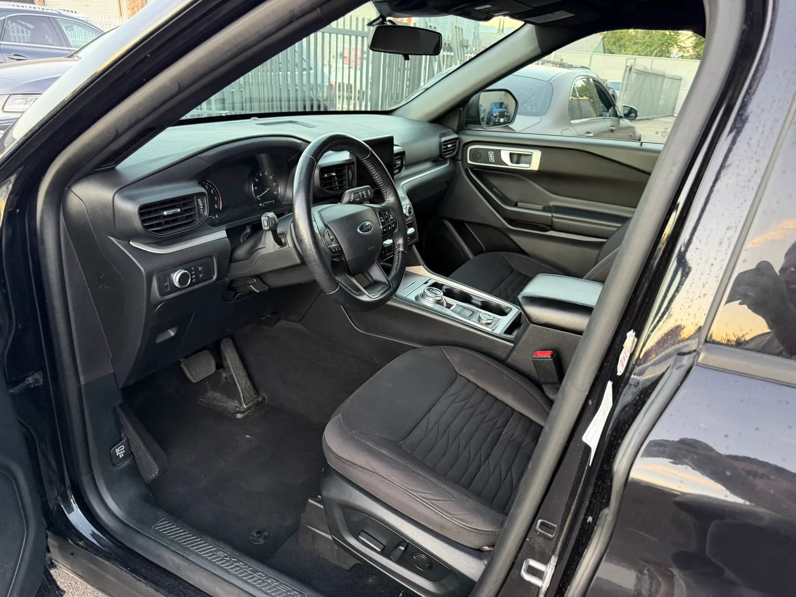 Used 2020 Ford Explorer XLT w/ Comfort Package AWD/4WD image 8