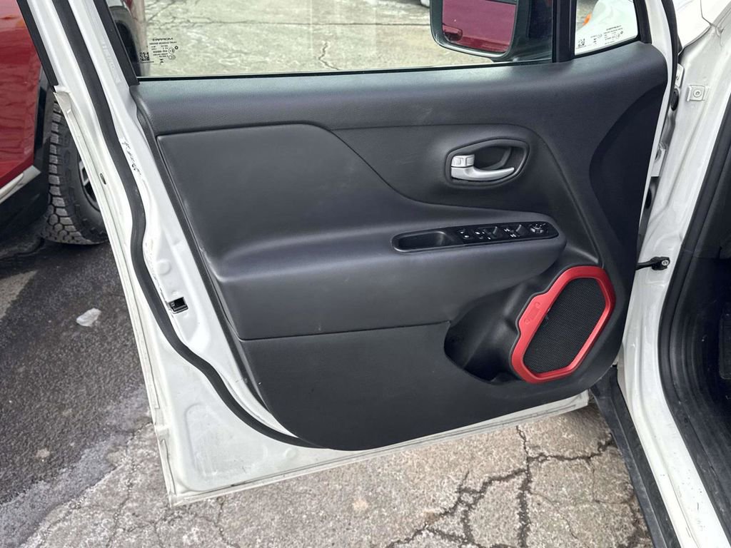 Used 2023 Jeep Renegade Trailhawk image 13