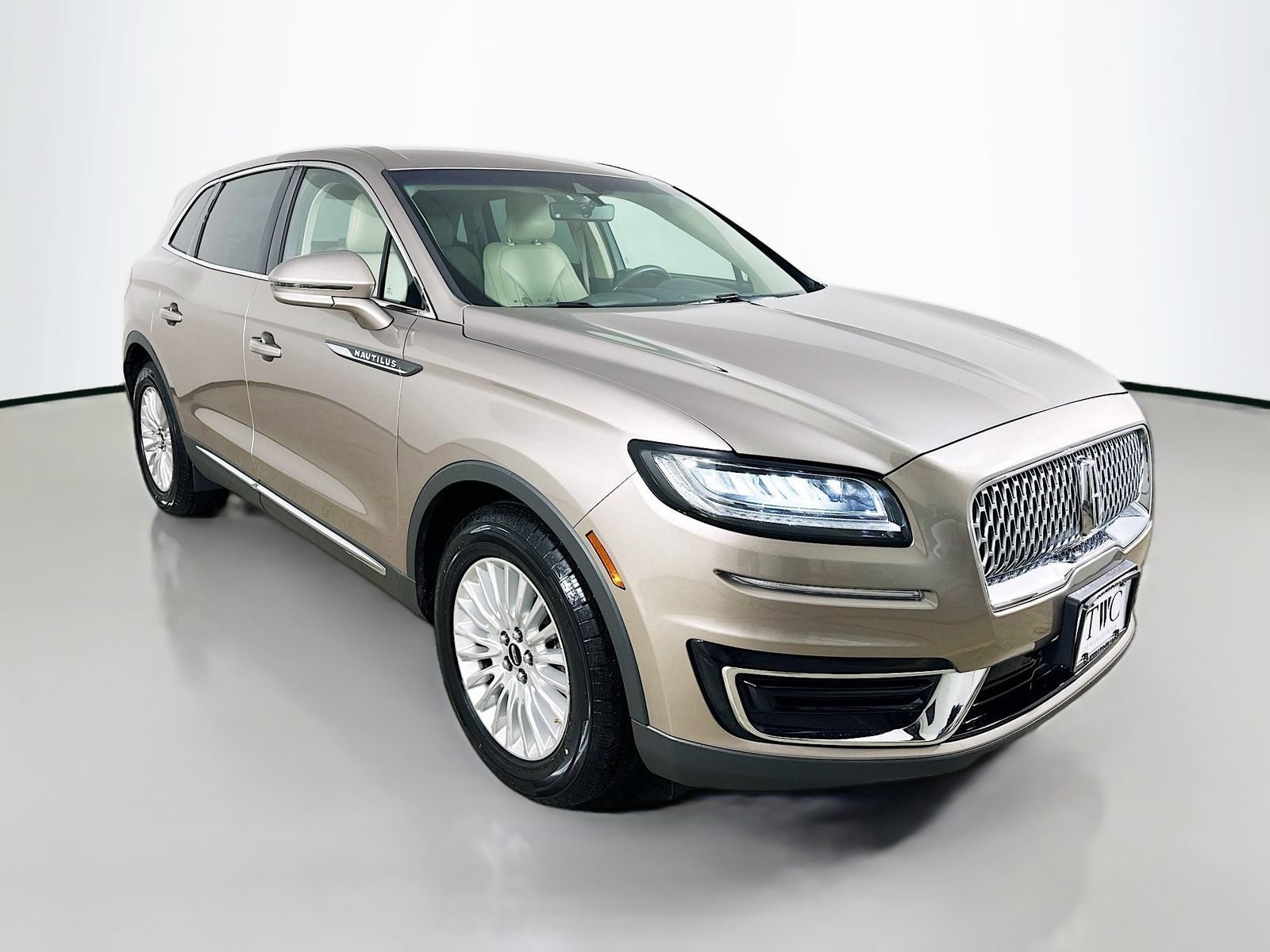 Used 2019 Lincoln Nautilus FWD image 3