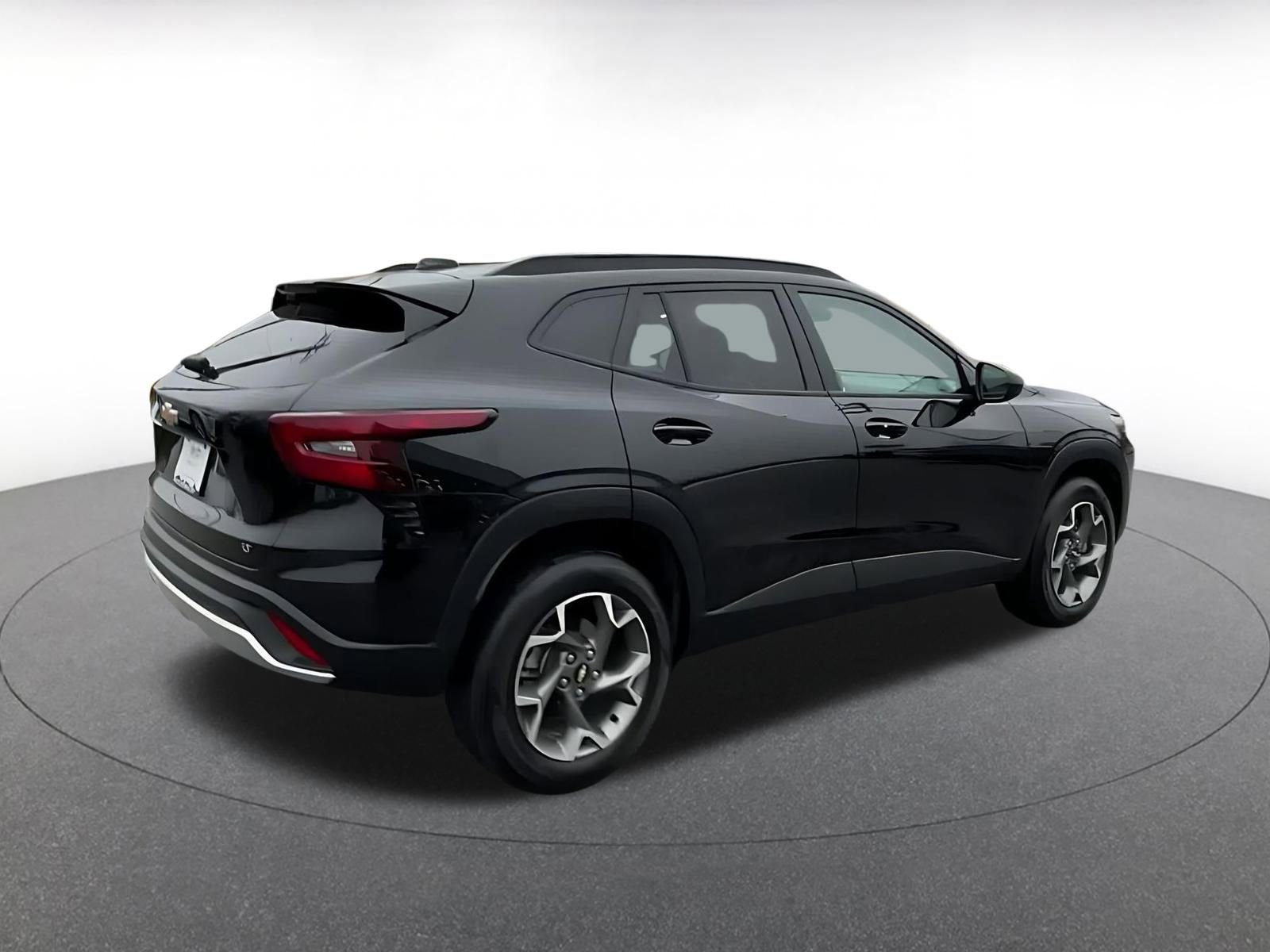 Used 2025 Chevrolet Trax LT w/ LT Convenience Package image 15