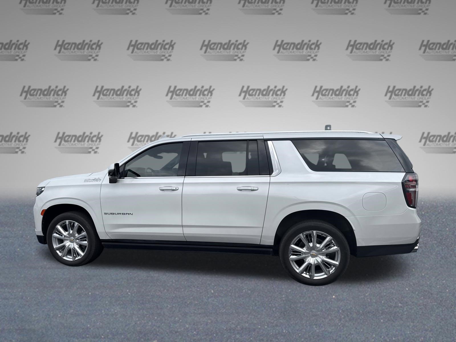 Used 2023 Chevrolet Suburban High Country RWD image 7